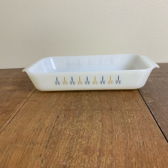 VTG MCM Fire King Casserole Dish Milk Glass Atomic Star‎ Candle Glow 432 1.5 QT - Picture 1 of 7